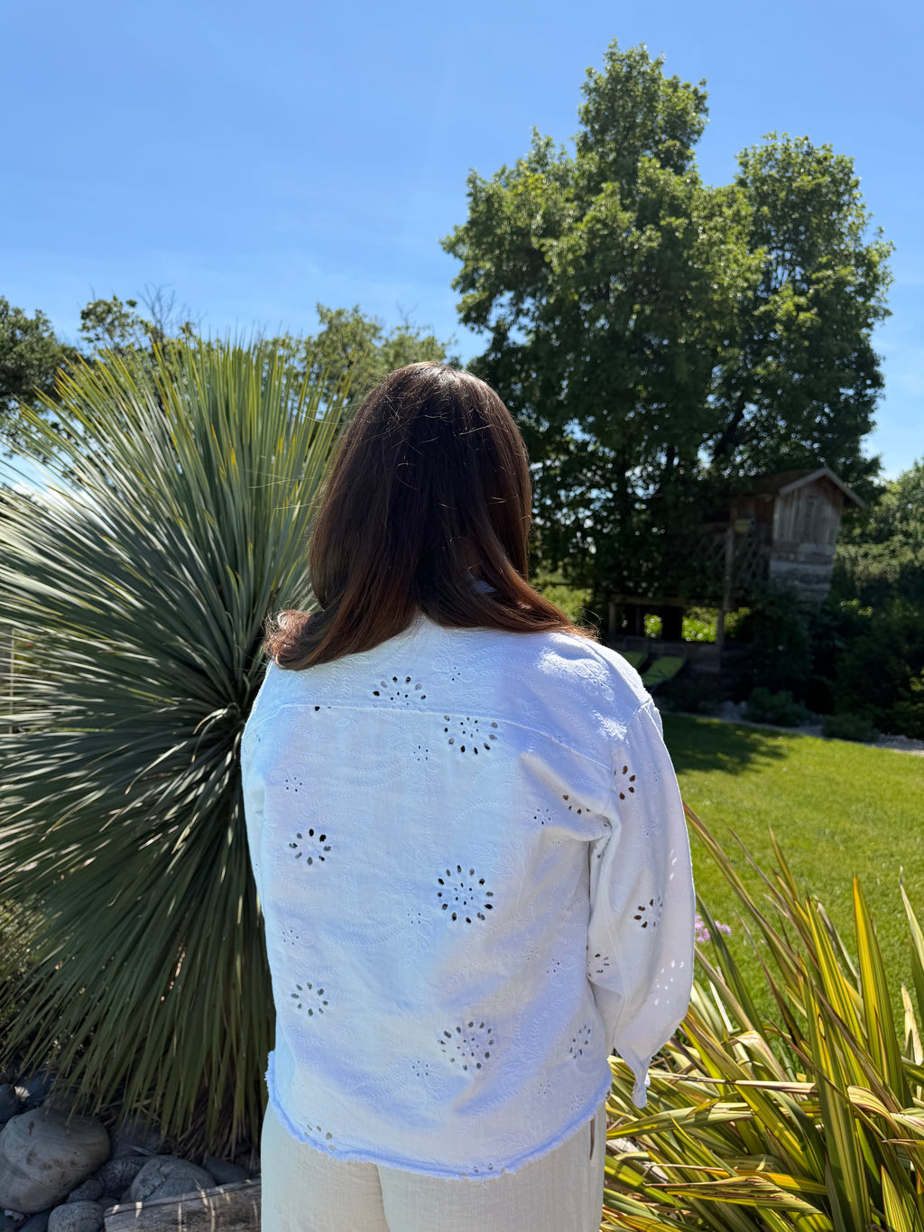 Veste en jean blanc style bohème femme  vue de dos 
