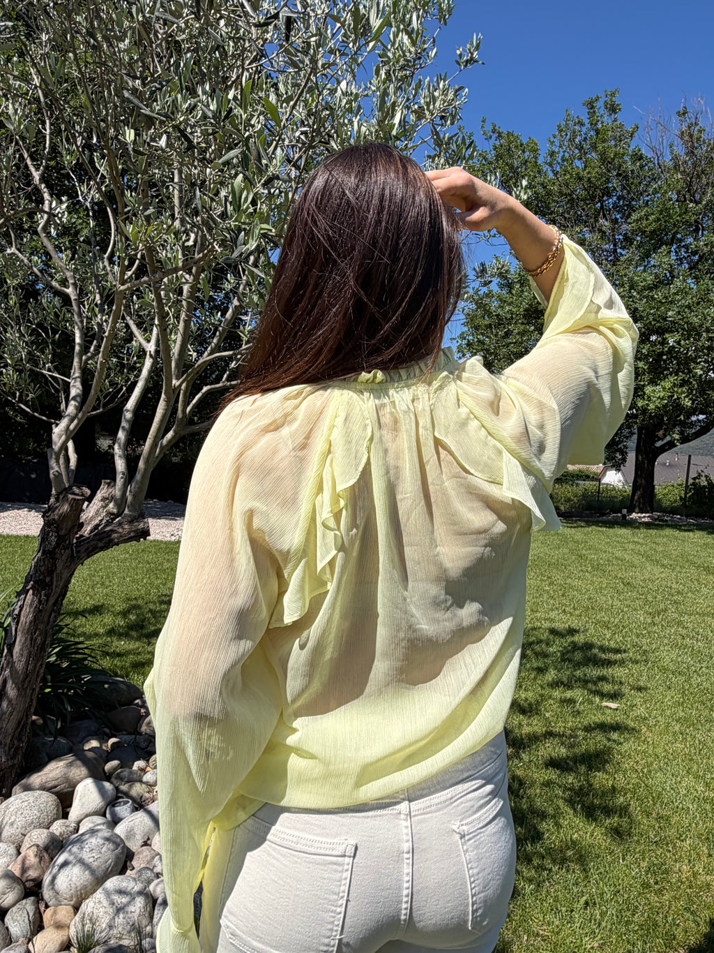 blouse à volant jaune pour un style chic et élégant pour femme