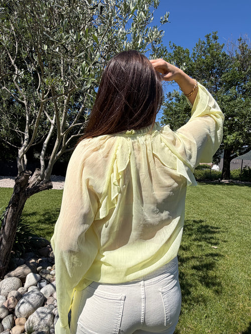 blouse à volant jaune pour un style chic et élégant pour femme