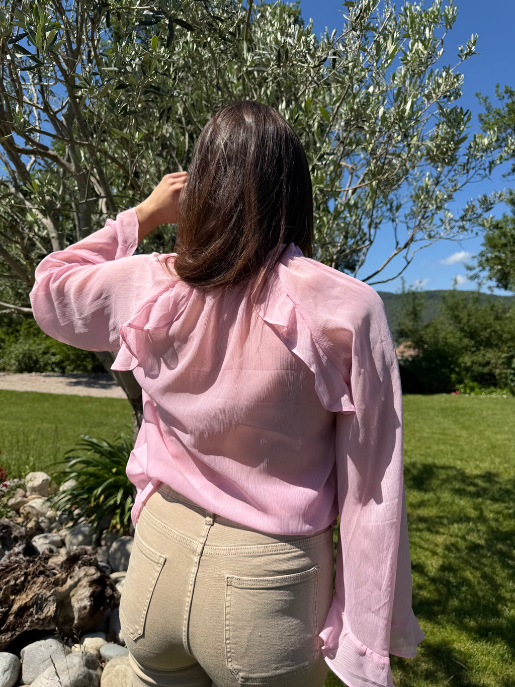 blouse à volant rose pour un style chic et élégant pour femme