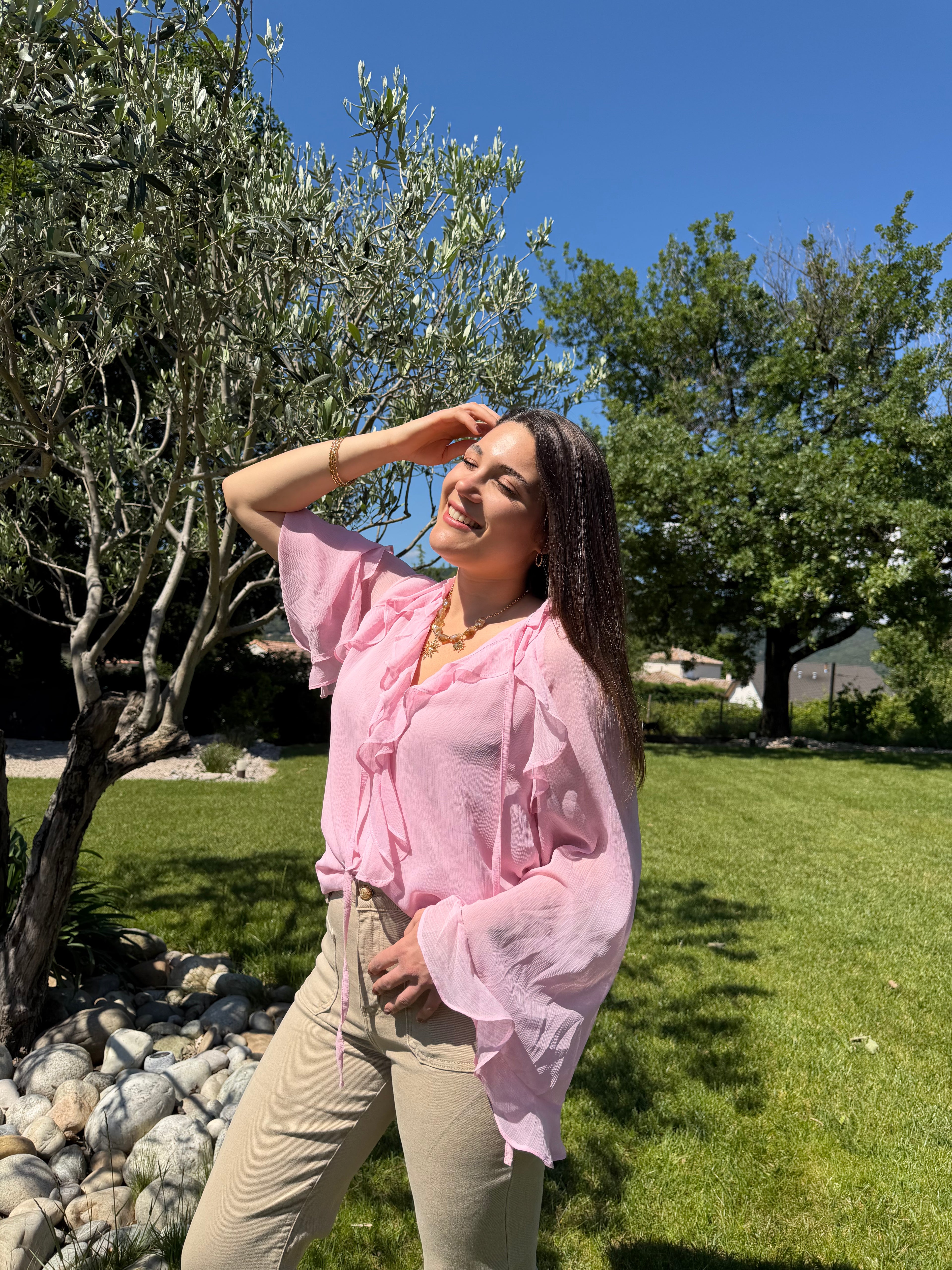 blouse à volant rose pour un style chic et élégant pour femme