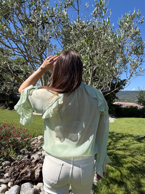 blouse à volant vert sauge pour un style chic et élégant pour femme