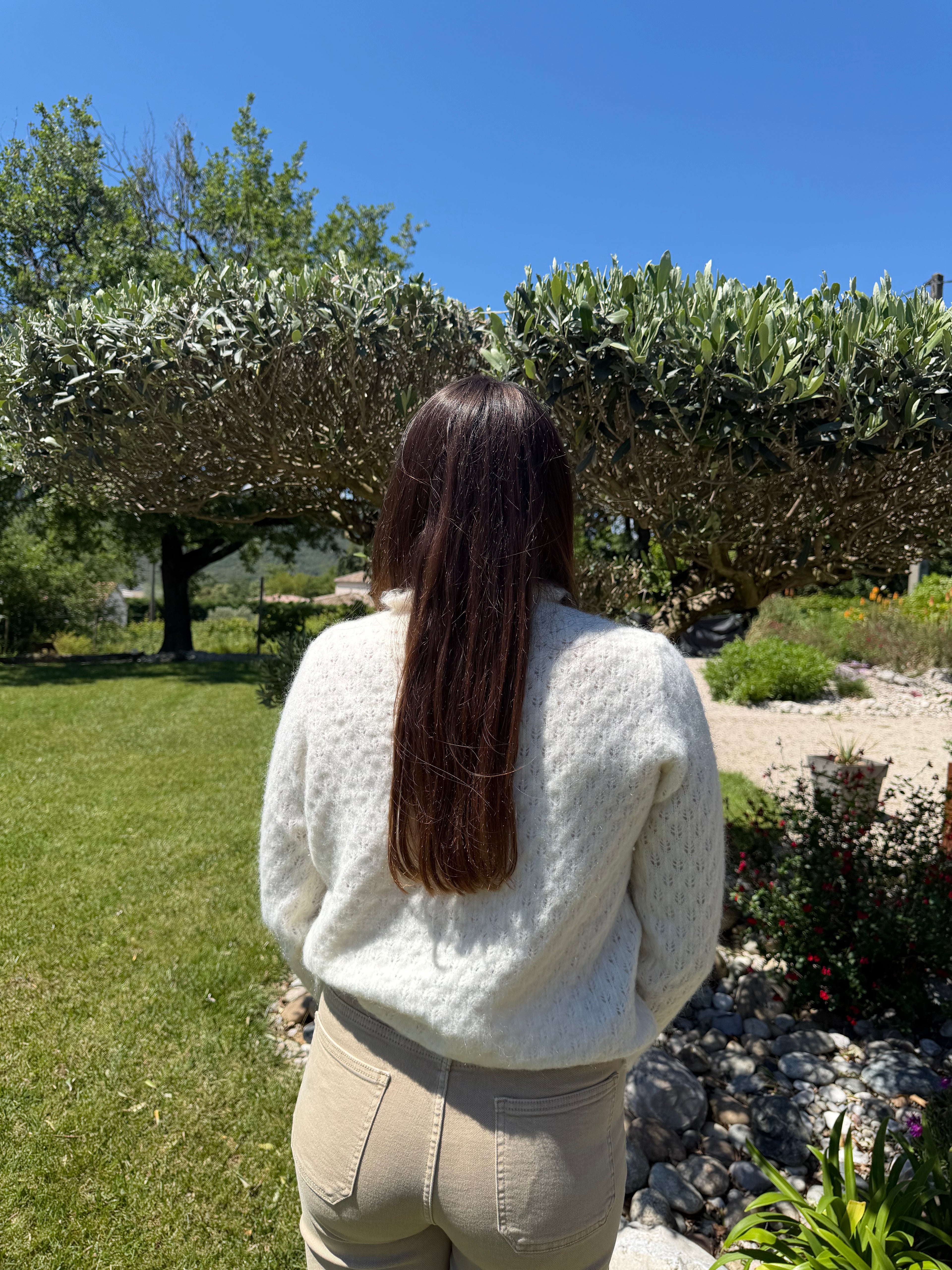 gilet écru col et poignet festonnés pour un style chic et élégant pour femme