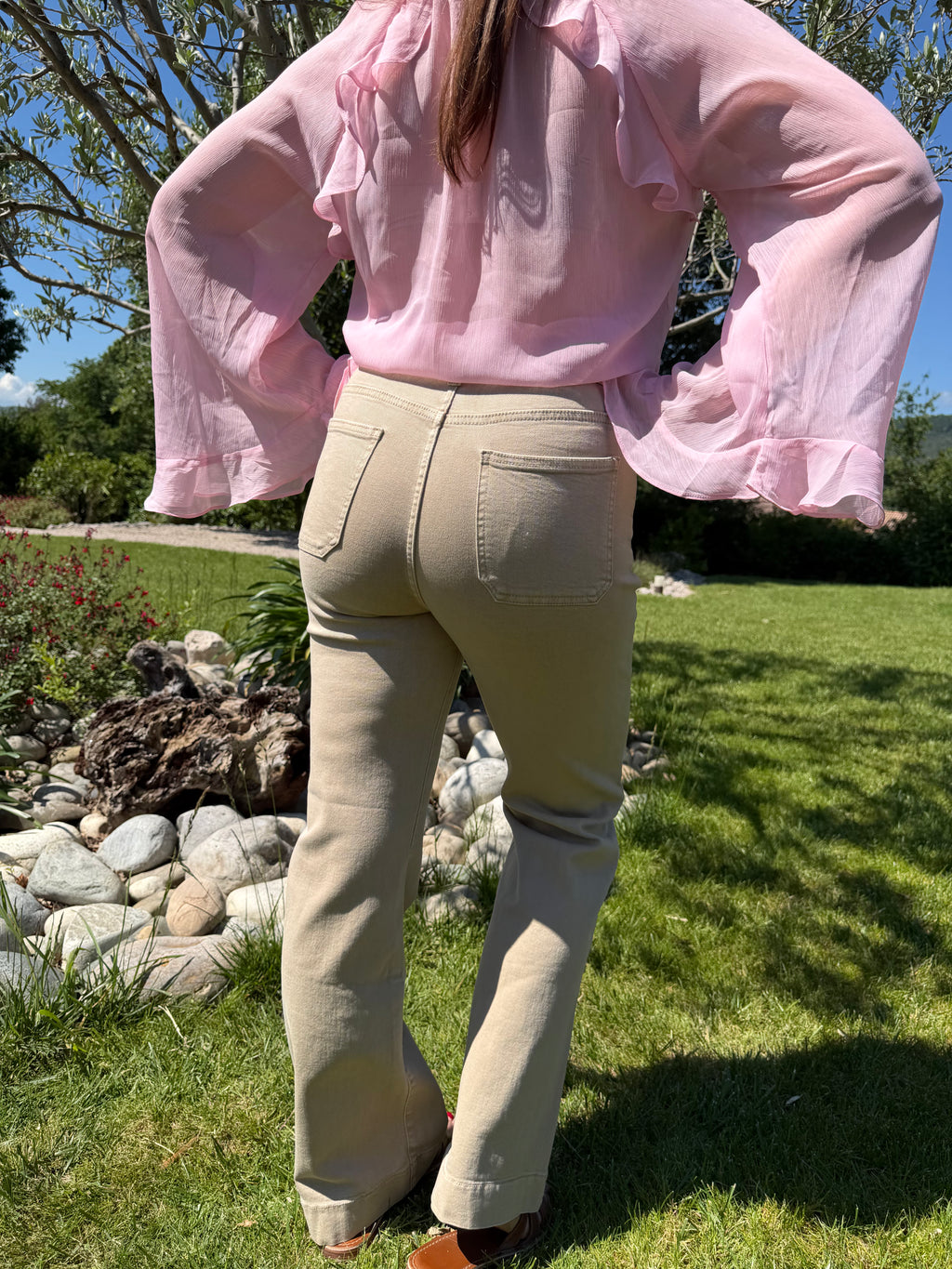 jean wide leg taupe ajusté et large aux chevilles pour un style branché pour femme