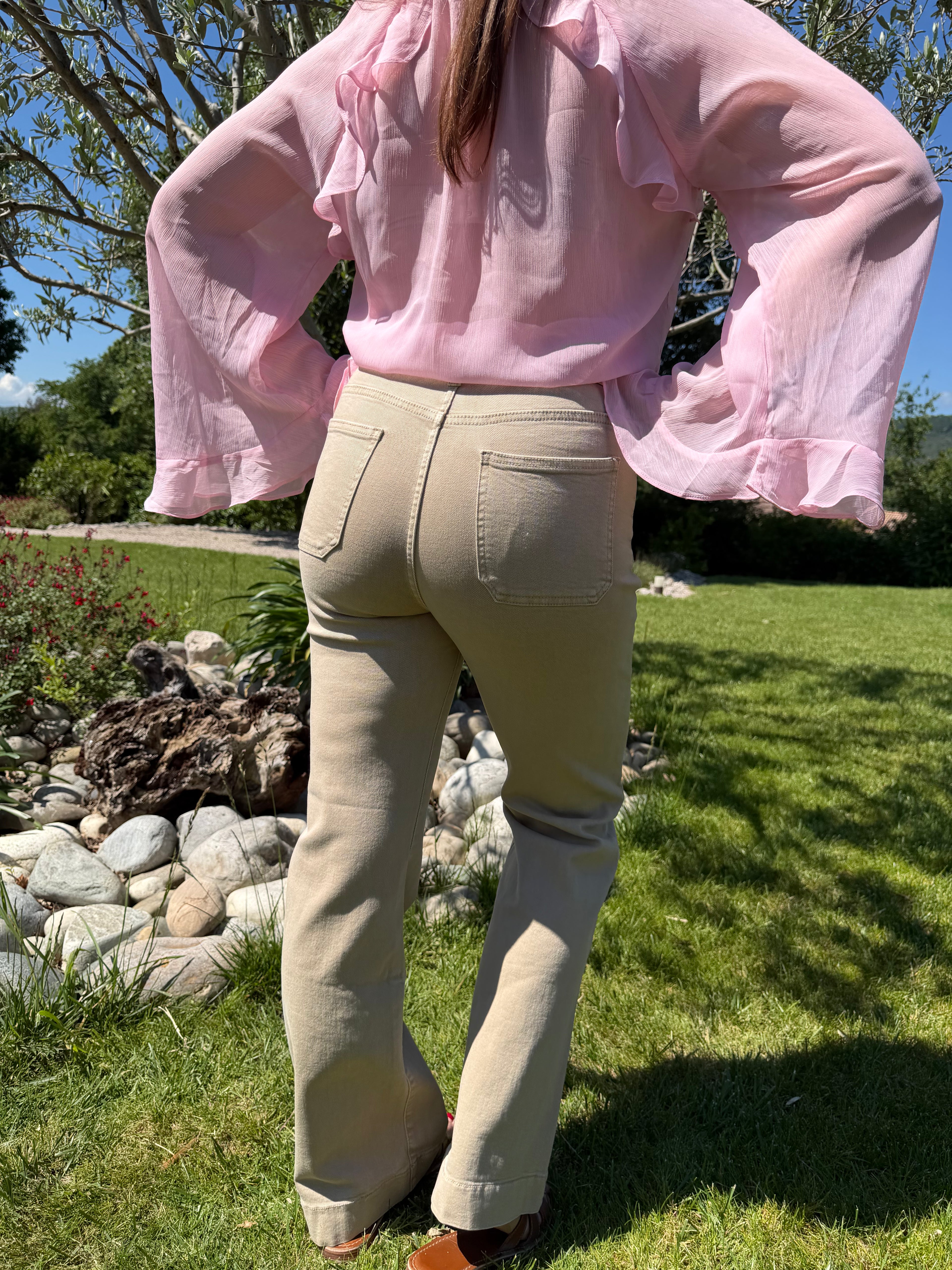 jean wide leg taupe ajusté et large aux chevilles pour un style branché pour femme