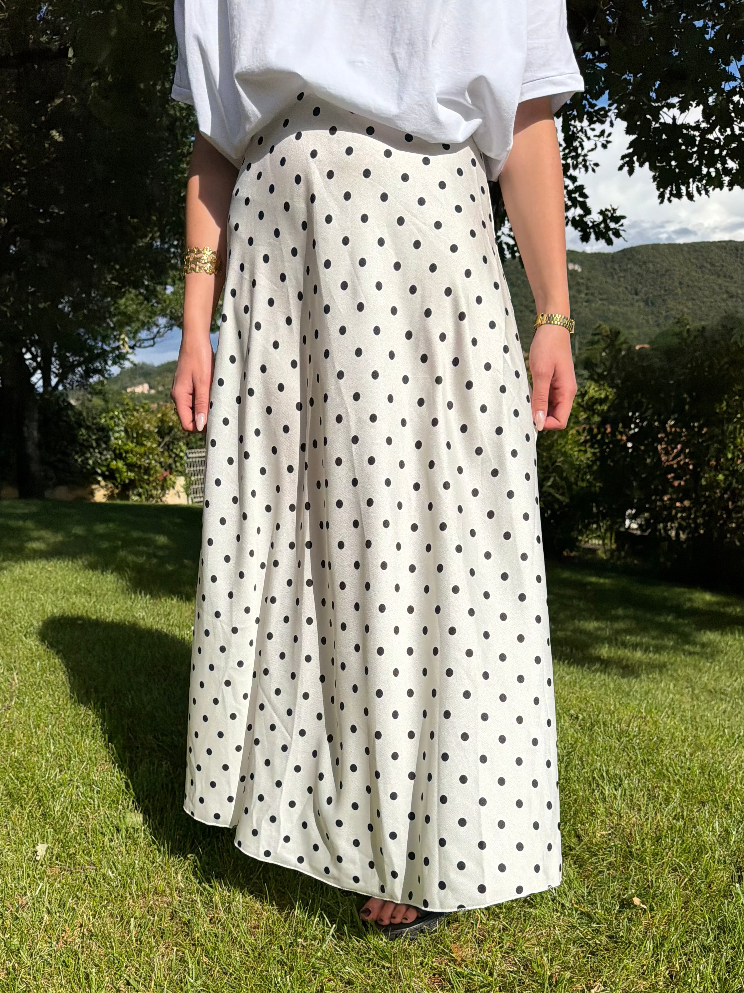 jupe longue tess blanche a pois noir pour un style chic et élégant pour femme