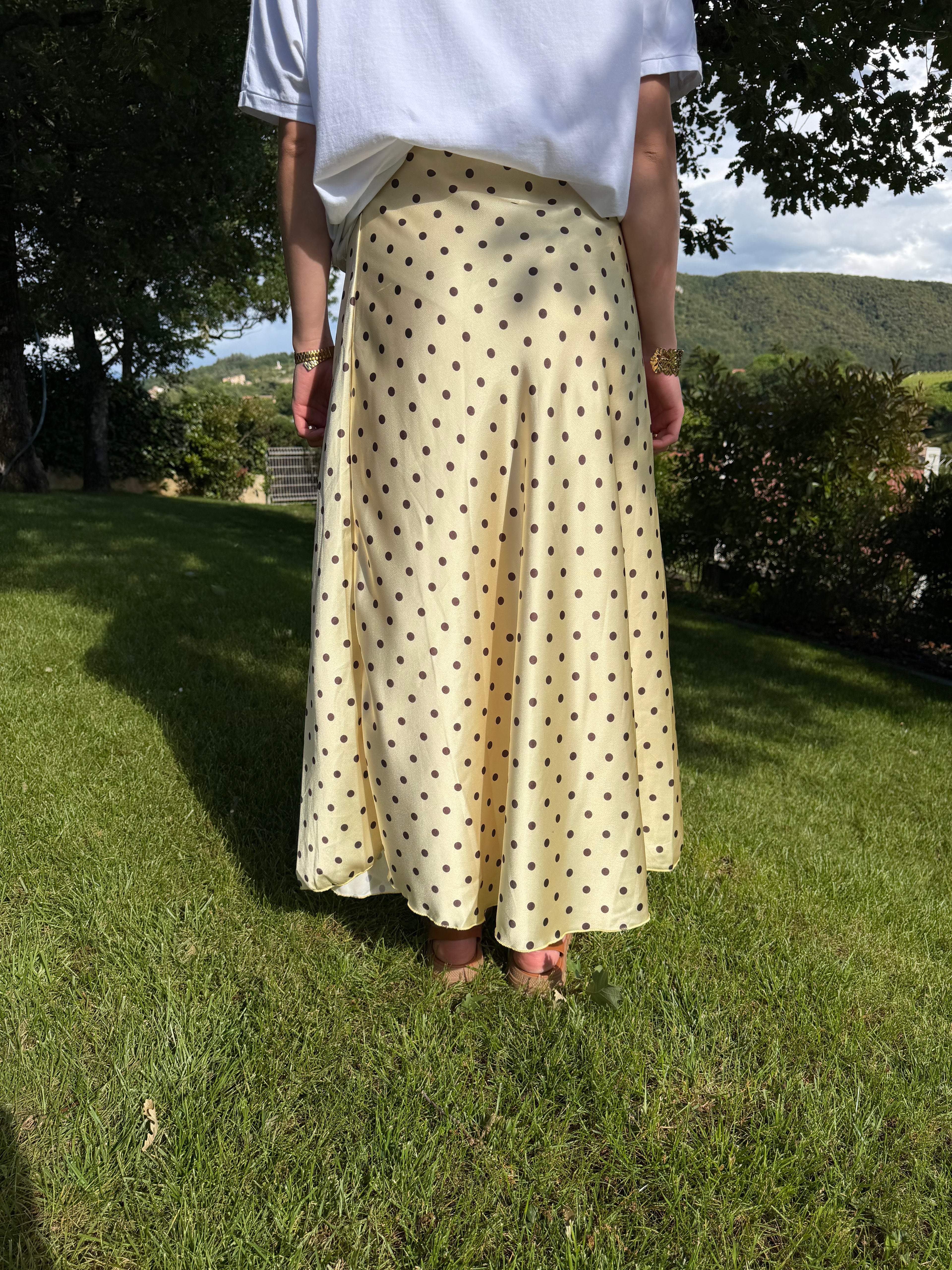 jupe longue tess jaune a pois marron pour un style chic et élégant pour femme
