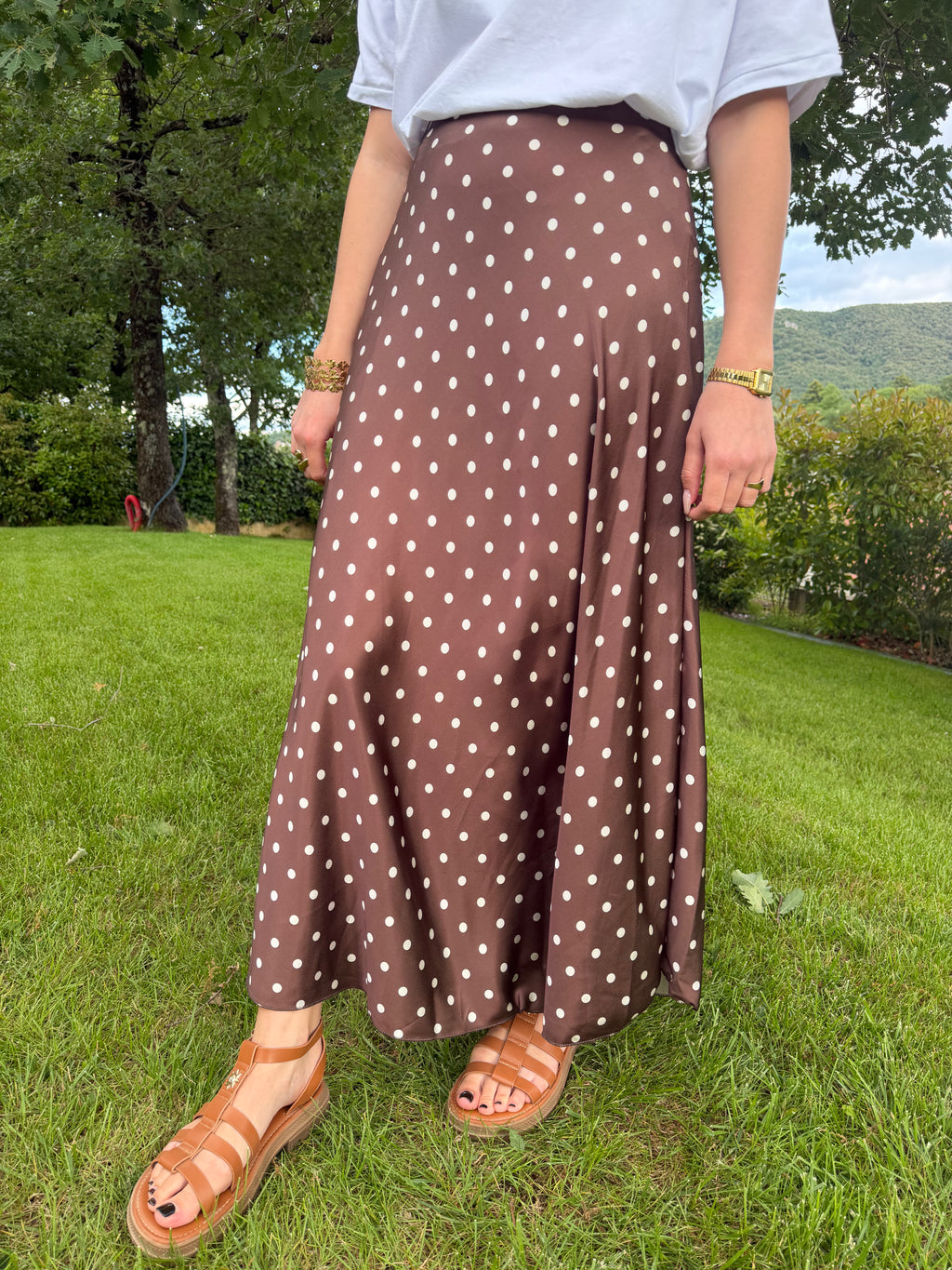jupe longue tess marron a pois blanc pour un style chic et élégant pour femme