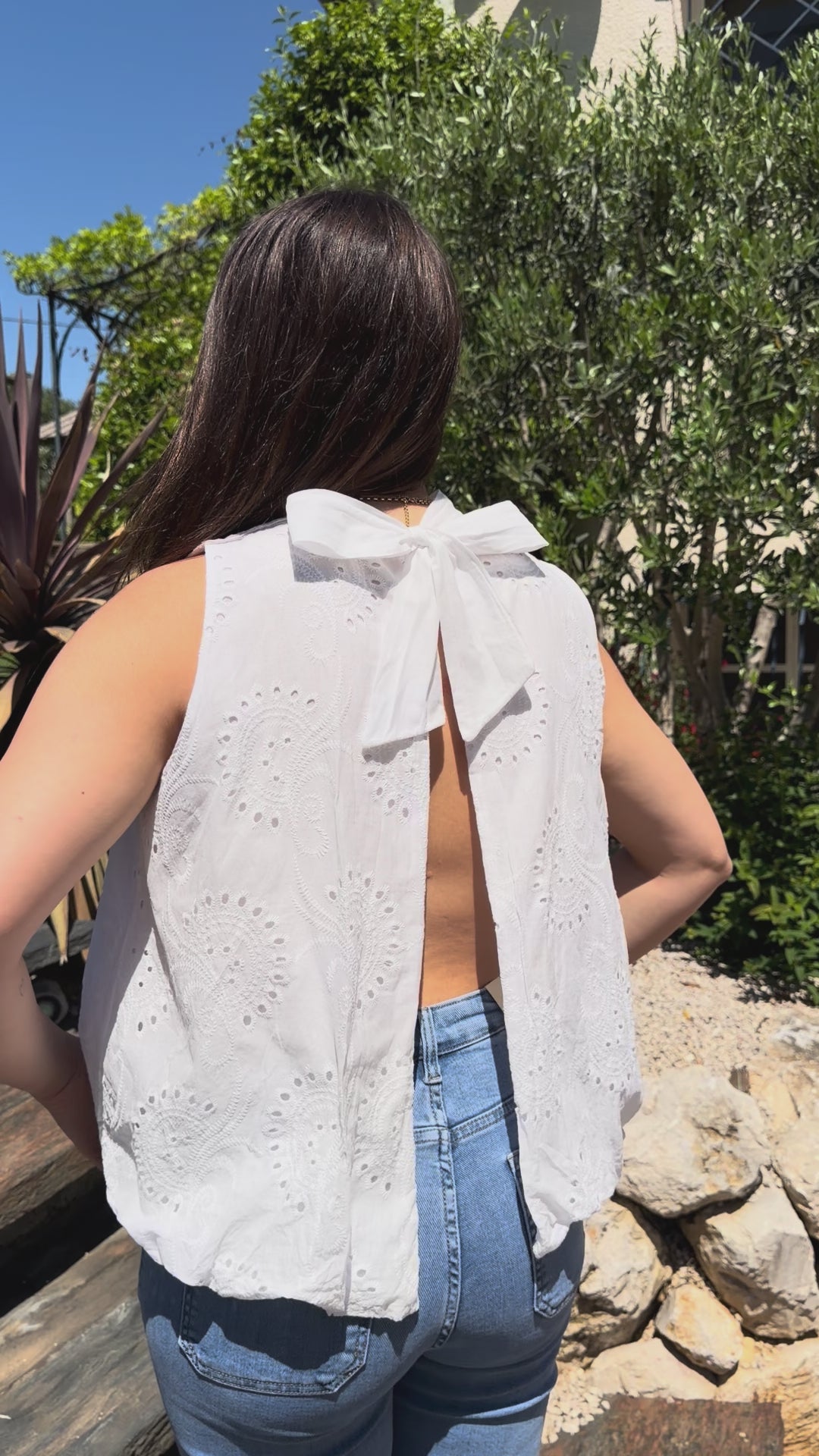 vidéo présentation top dos nu avec nœud papillon style bohème pour femme