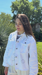 présentation vidéo veste blanche broderie style bohème