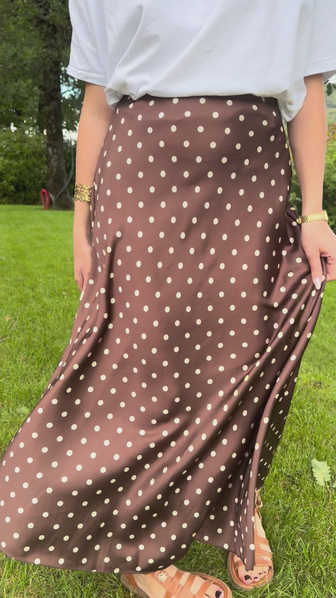 vidéo présentation jupe longue tess marron a pois blanc pour un style chic et élégant pour femme
