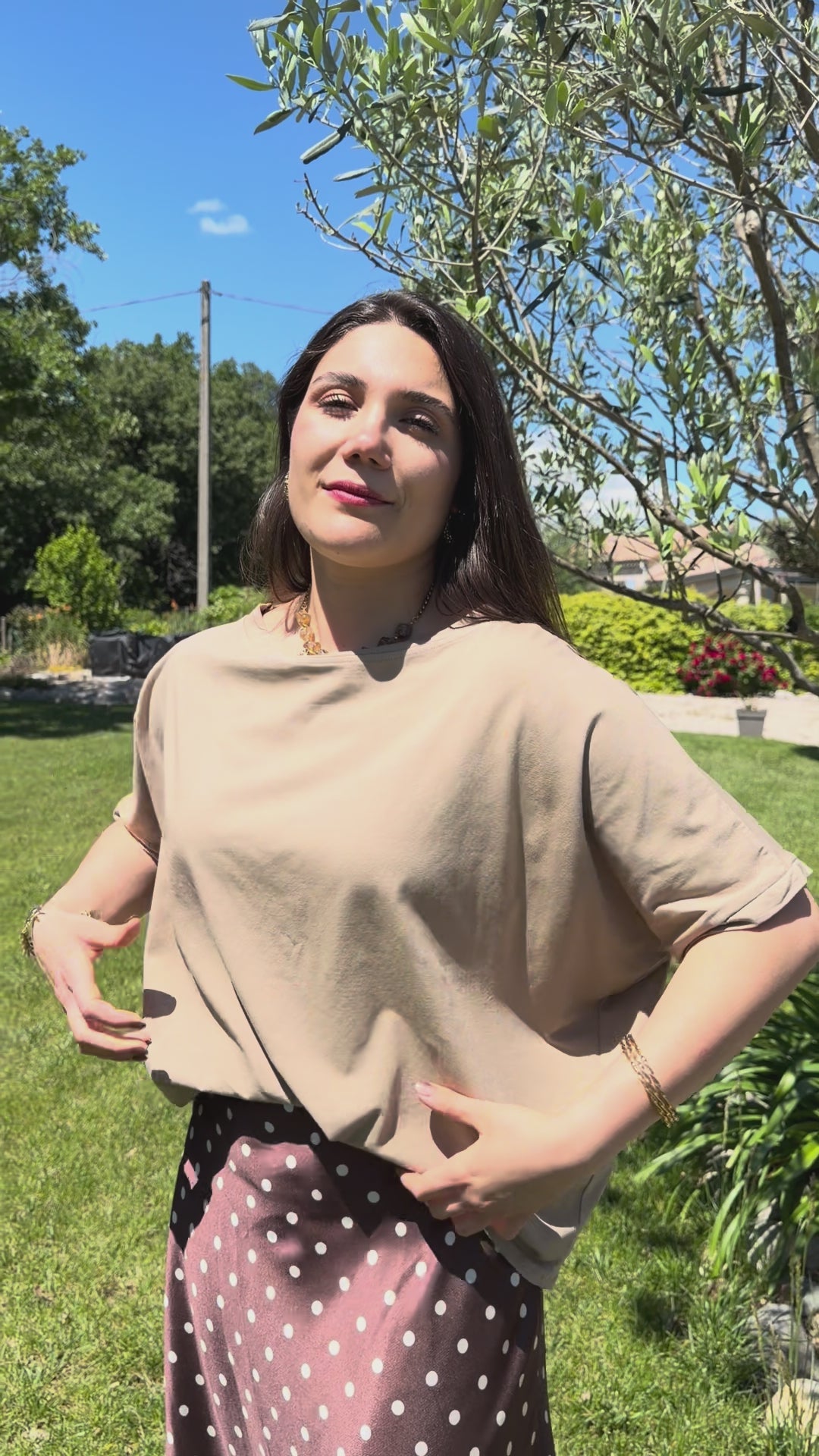 vidéo présentation tee shirt oversize taupe style décontracté pour femme
