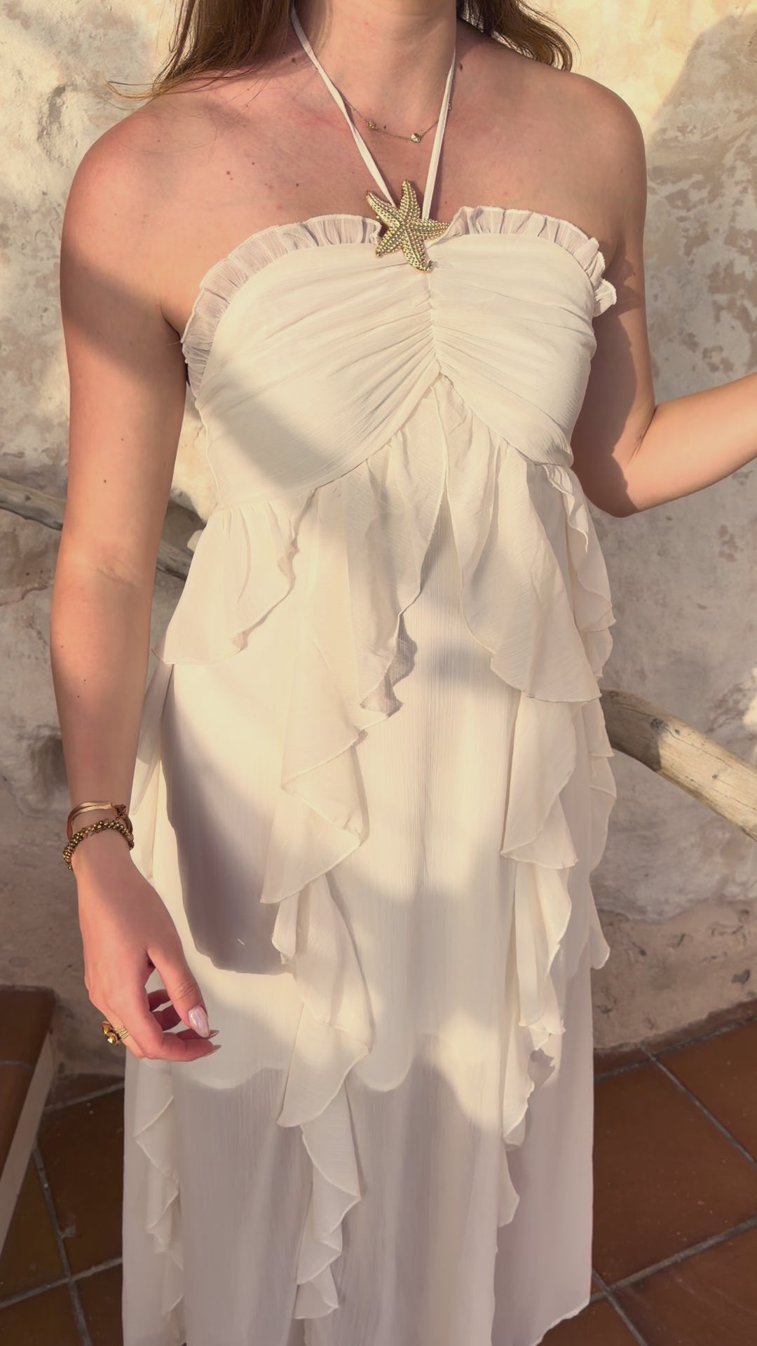 vidéo présentation robe longue victoria blanche style élégant pour femme
