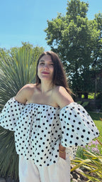 vidéo présentation top à pois blanc col bardot pour femme