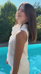 vidéo présentation top broderie anglaise blanc pour un style chic et décontracté pour femme