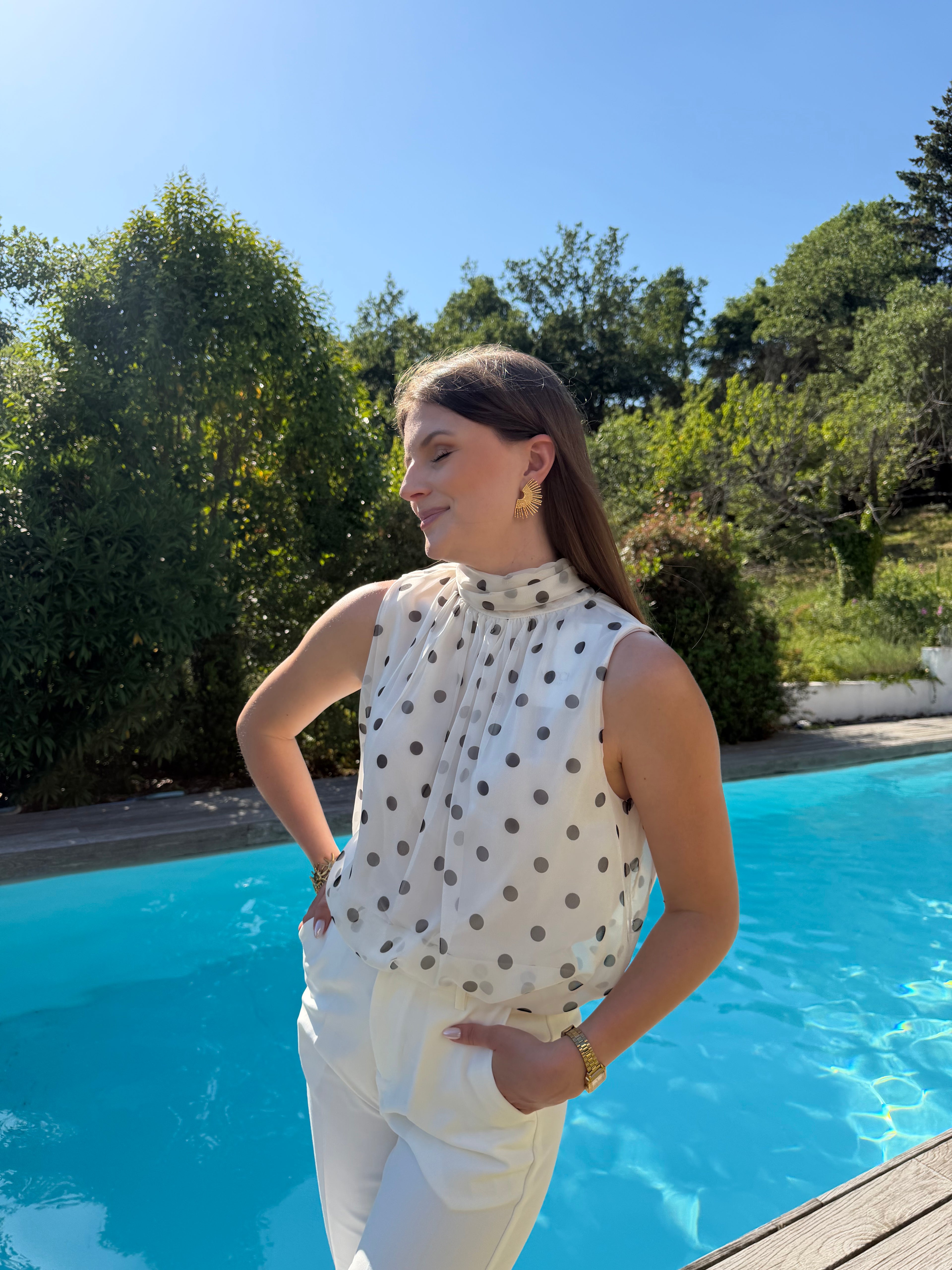 pantalon blanc de tailleur coupe droite style chic et élégant pour femme